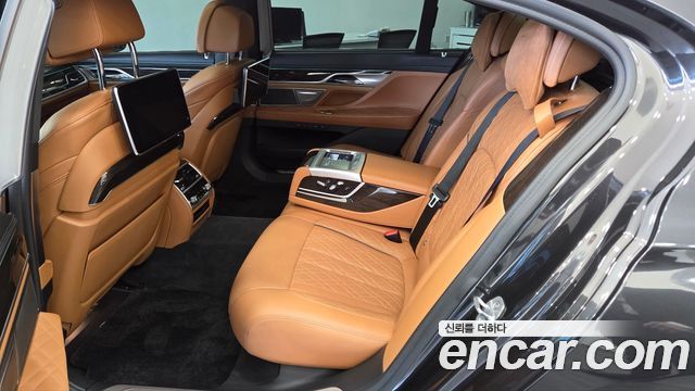 BMW 7 Series (G11) 740Li xDrive Design Pure Excellence 2020 — фото 15