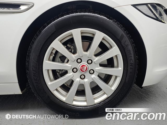 Jaguar XE 20d Prestige 2018 — фото 5