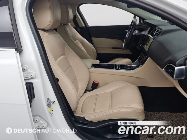 Jaguar XE 20d Prestige 2018 — фото 10