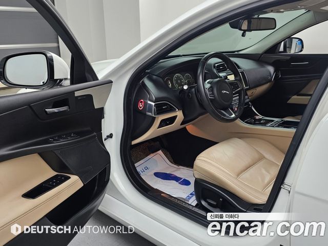 Jaguar XE 20d Prestige 2018 — фото 15