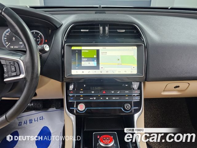 Jaguar XE 20d Prestige 2018 — фото 18