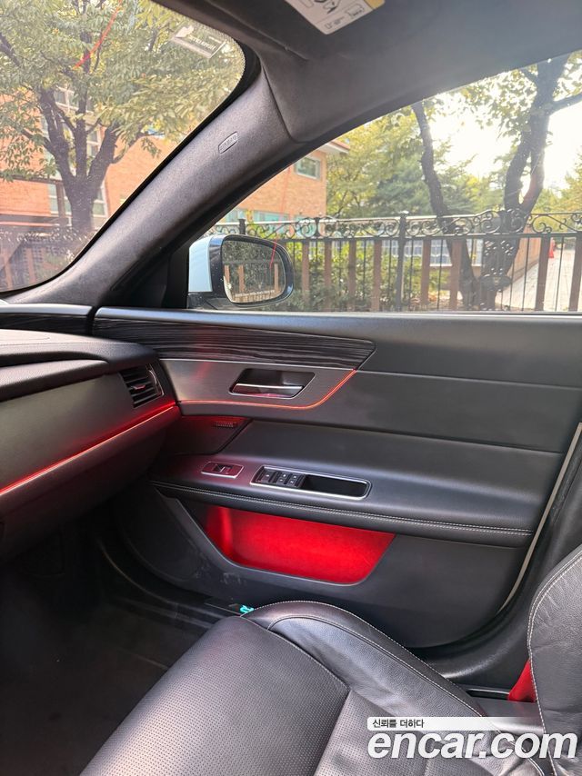 Jaguar XF (X260) 3.0 S AWD 2017 — фото 15