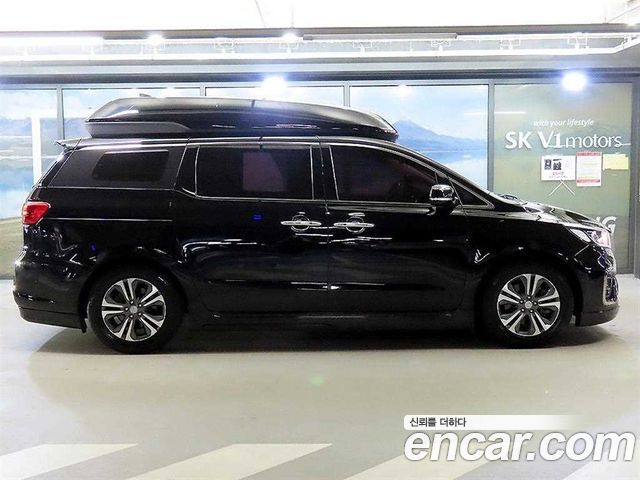 Kia Carnival 9-Seater Hi-Limousine Luxury 2019 — фото 3