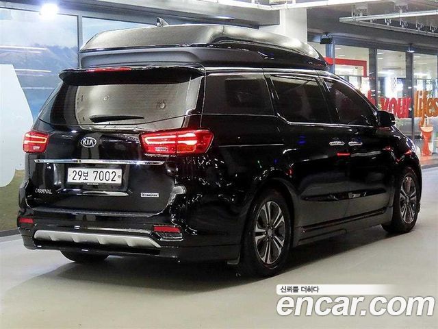 Kia Carnival 9-Seater Hi-Limousine Luxury 2019 — фото 4