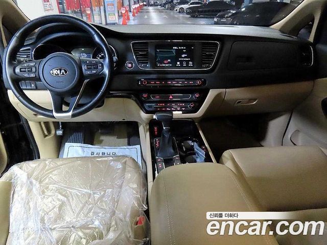 Kia Carnival 9-Seater Hi-Limousine Luxury 2019 — фото 15