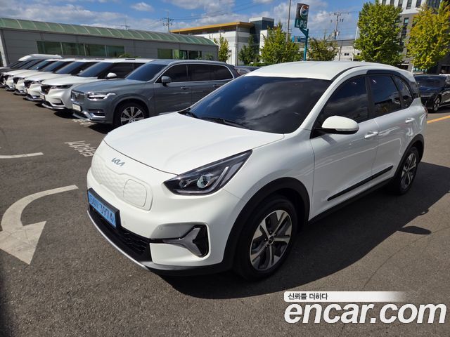 Kia Niro Plus Air 2023 — фото 2