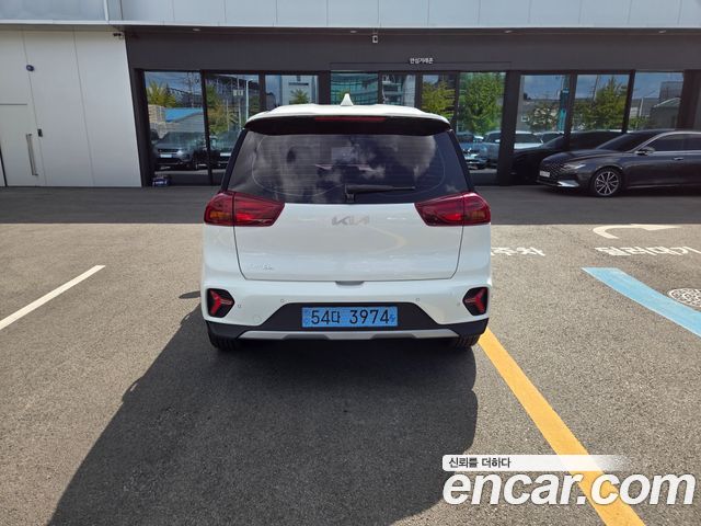 Kia Niro Plus Air 2023 — фото 3