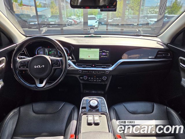 Kia Niro Plus Air 2023 — фото 7