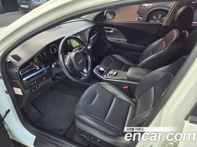 Kia Niro Plus Air 2023 — фото 10