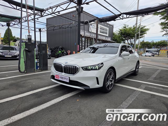 BMW 5 Series (G60) 520i