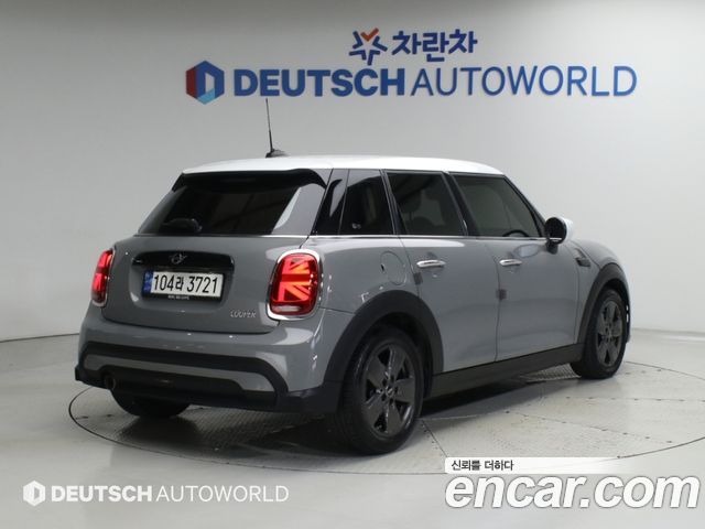 MINI Cooper 5Door Classic Third Generation 2023 — фото 3
