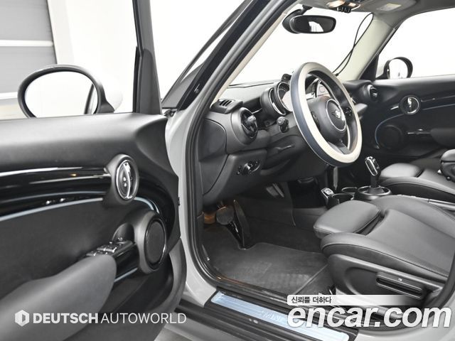 MINI Cooper 5Door Classic Third Generation 2023 — фото 10