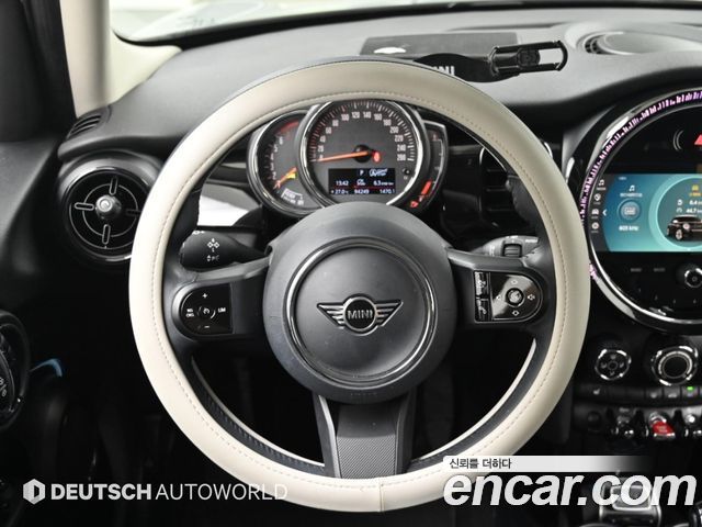 MINI Cooper 5Door Classic Third Generation 2023 — фото 16