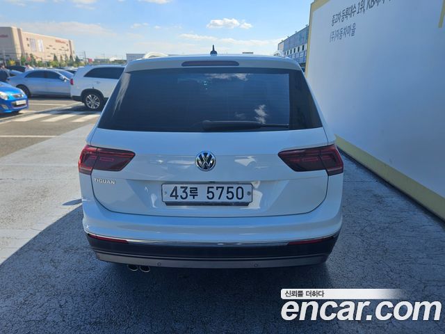 Volkswagen Tiguan (II) 2.0 TDI Premium 2018 — фото 4