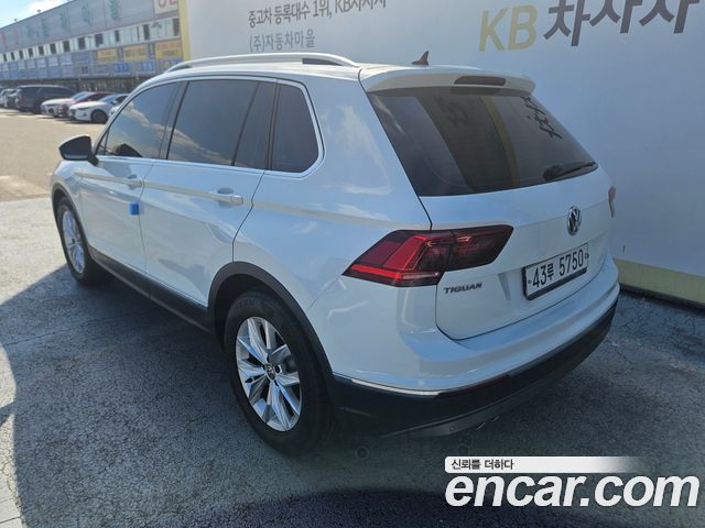Volkswagen Tiguan (II) 2.0 TDI Premium 2018 — фото 5