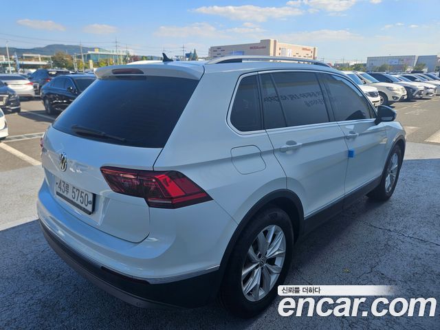 Volkswagen Tiguan (II) 2.0 TDI Premium 2018 — фото 6