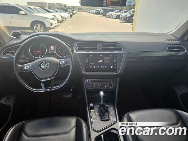 Volkswagen Tiguan (II) 2.0 TDI Premium 2018 — фото 7