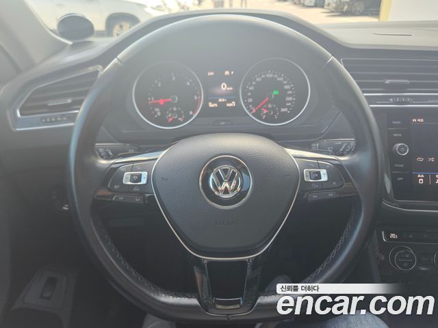 Volkswagen Tiguan (II) 2.0 TDI Premium 2018 — фото 15