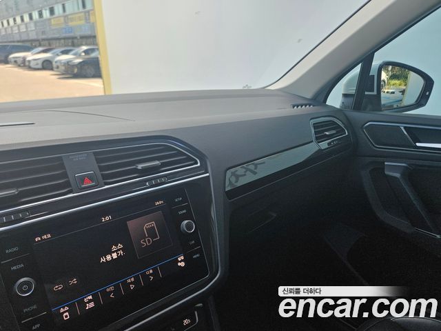 Volkswagen Tiguan (II) 2.0 TDI Premium 2018 — фото 16