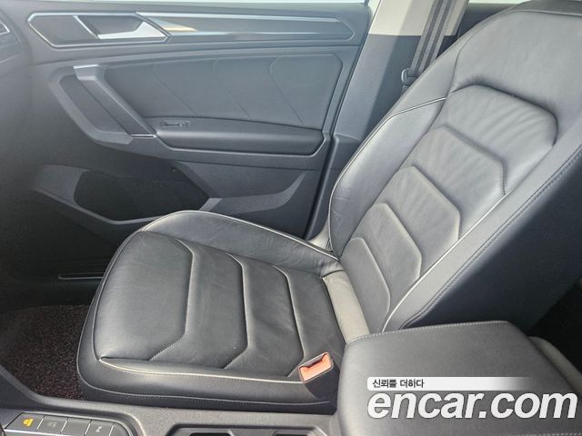 Volkswagen Tiguan (II) 2.0 TDI Premium 2018 — фото 19