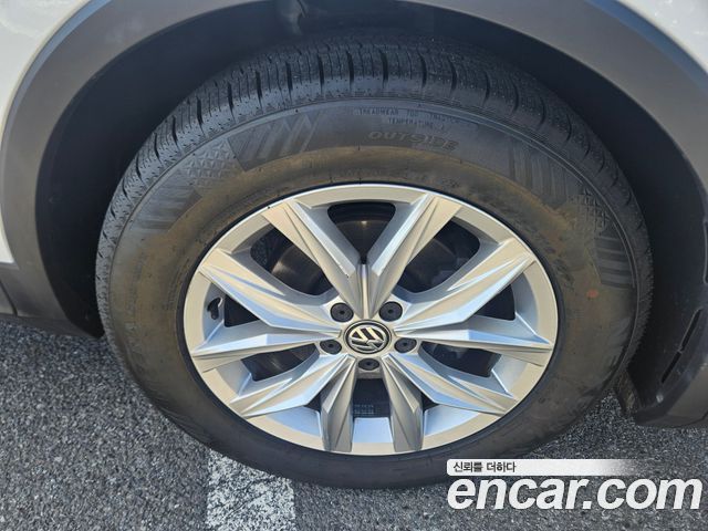 Volkswagen Tiguan (II) 2.0 TDI Premium 2018 — фото 23