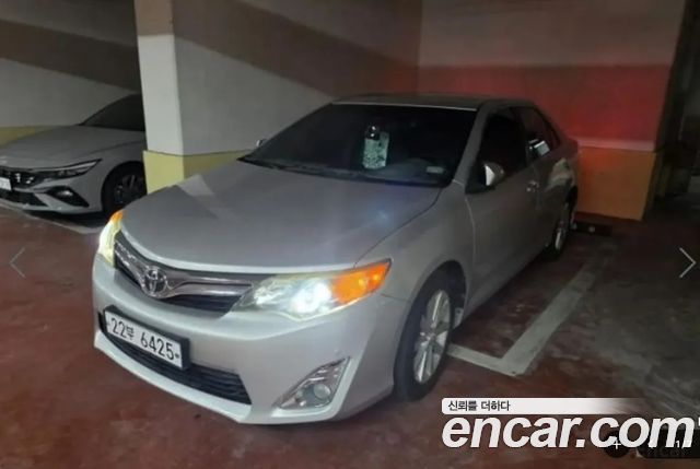 Toyota Camry 2.5 XLE 2013 — фото 1