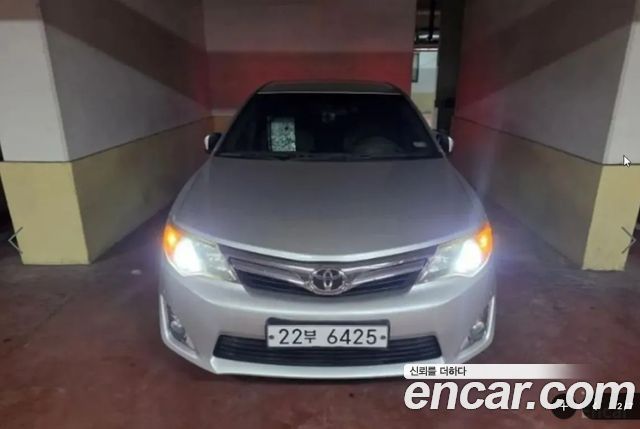 Toyota Camry 2.5 XLE 2013 — фото 2