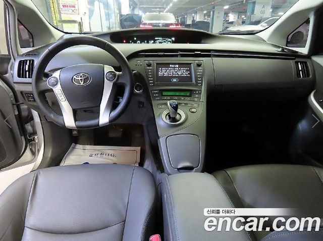 Toyota Prius 1.8 2011 — фото 10
