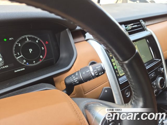 Land Rover Discovery 5 3.0 TD6 HSE Luxury 2018 — фото 15