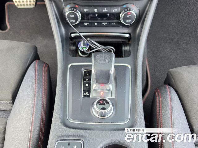 Mercedes-Benz GLA-Class (X156) GLA45 AMG 4MATIC 2019 — фото 10