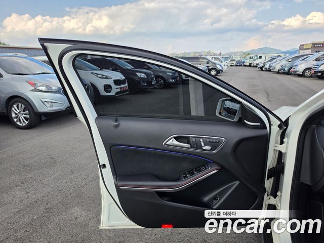 Mercedes-Benz GLA-Class (X156) GLA45 AMG 4MATIC 2019 — фото 19