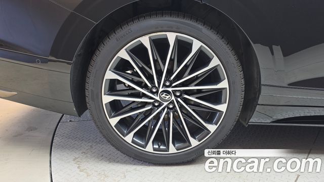 Hyundai Grandeur (GN7) 2,5 Gasoline 2WD Calligraphy 2023 — фото 5