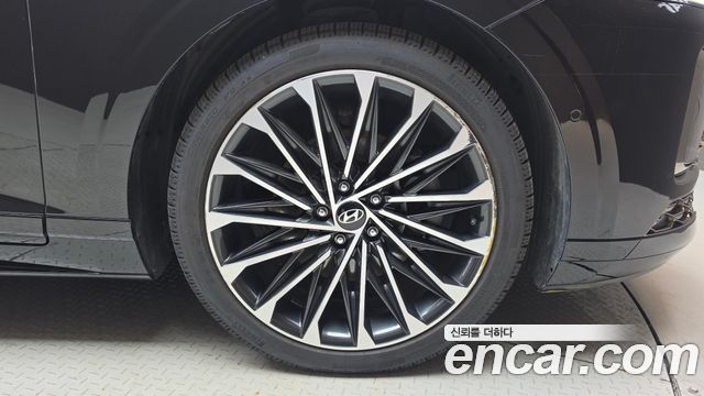 Hyundai Grandeur (GN7) 2,5 Gasoline 2WD Calligraphy 2023 — фото 21