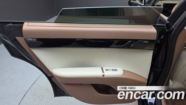 Hyundai Grandeur (GN7) 2,5 Gasoline 2WD Calligraphy 2023 — фото 25