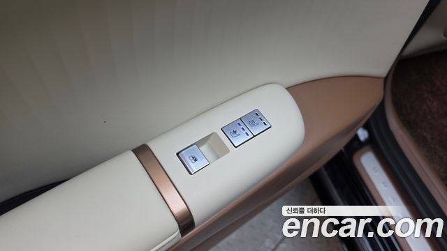 Hyundai Grandeur (GN7) 2,5 Gasoline 2WD Calligraphy 2023 — фото 30
