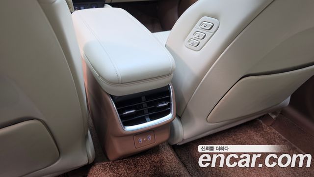 Hyundai Grandeur (GN7) 2,5 Gasoline 2WD Calligraphy 2023 — фото 32