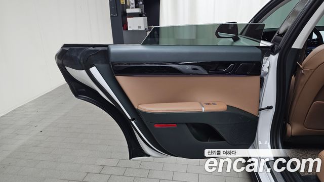 Hyundai Grandeur (GN7) 2,5 Gasoline 2WD Exclusive 2023 — фото 25