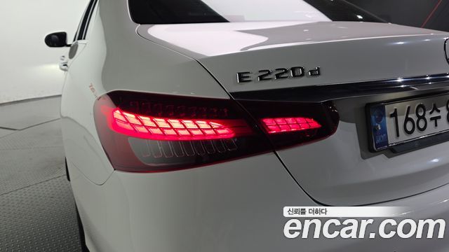 Mercedes-Benz E-Class (W213) E220d 4MATIC AMG Line 2021 — фото 23