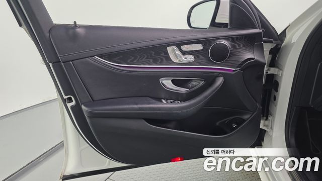 Mercedes-Benz E-Class (W213) E220d 4MATIC AMG Line 2021 — фото 24