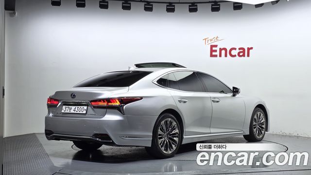 Lexus LS500h (V) 3.5 Platinum AWD 2018 — фото 2