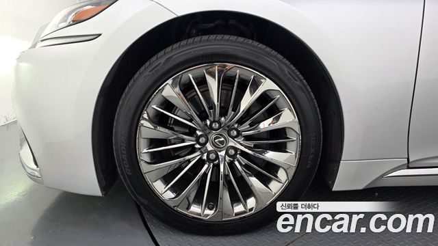 Lexus LS500h (V) 3.5 Platinum AWD 2018 — фото 5