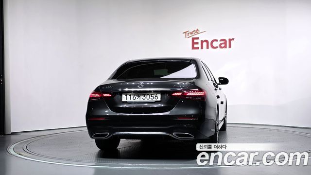 Mercedes-Benz E-Class (W213) E220d 4MATIC AMG Line 2022 — фото 4