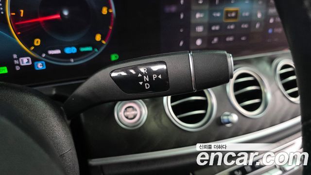 Mercedes-Benz E-Class (W213) E220d 4MATIC AMG Line 2022 — фото 9