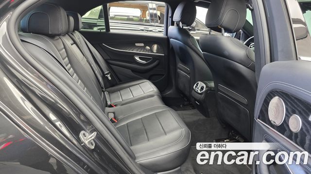 Mercedes-Benz E-Class (W213) E220d 4MATIC AMG Line 2022 — фото 11