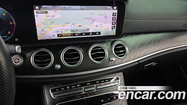 Mercedes-Benz E-Class (W213) E220d 4MATIC AMG Line 2022 — фото 13
