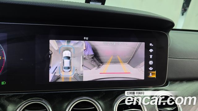 Mercedes-Benz E-Class (W213) E220d 4MATIC AMG Line 2022 — фото 14