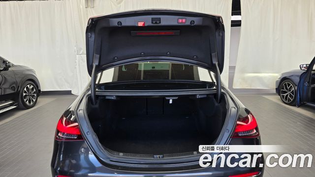 Mercedes-Benz E-Class (W213) E220d 4MATIC AMG Line 2022 — фото 20
