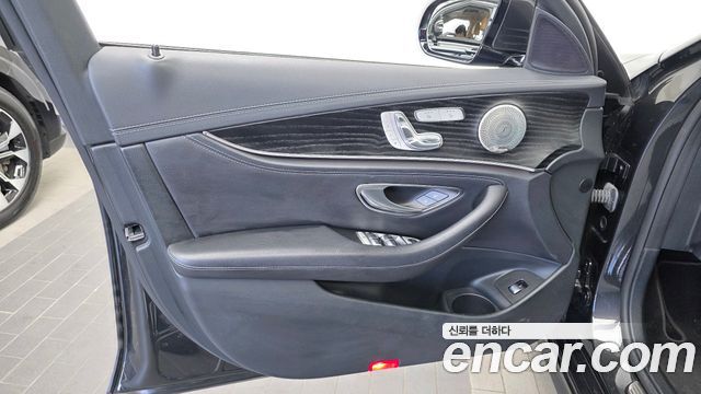 Mercedes-Benz E-Class (W213) E220d 4MATIC AMG Line 2022 — фото 24