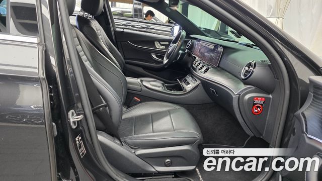 Mercedes-Benz E-Class (W213) E220d 4MATIC AMG Line 2022 — фото 26