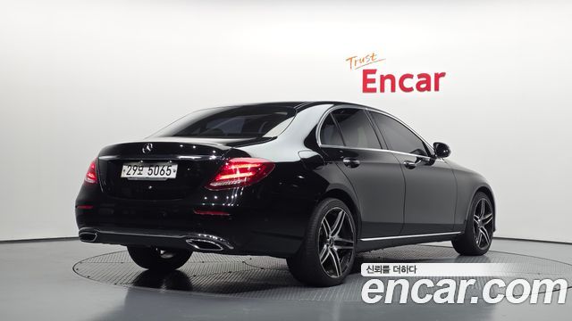 Mercedes-Benz E-Class (W213) E220d Avantgarde 2017 — фото 2